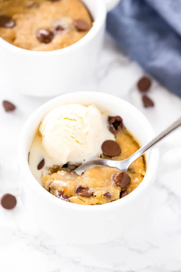 Chocolate-Chip-Cookie-in-a-Mug